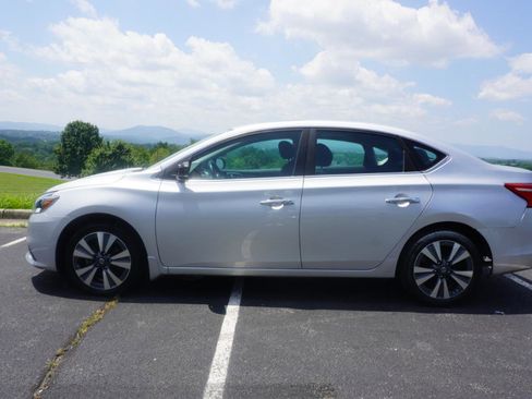Used 2019 Nissan Sentra SV w/ Special Edition Package FWD image 4