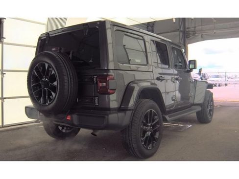 Used 2025 Jeep Wrangler Unlimited Sahara AWD/4WD image 3