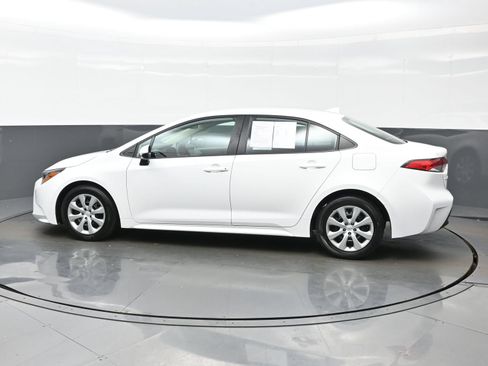 Used 2024 Toyota Corolla LE FWD image 3