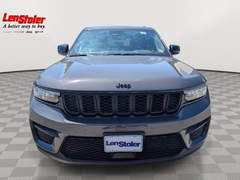 Used 2023 Jeep Grand Cherokee Altitude AWD/4WD image 8