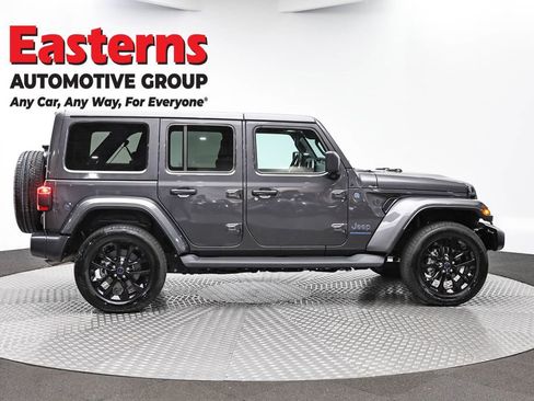 Used 2025 Jeep Wrangler Unlimited Sahara AWD/4WD image 4
