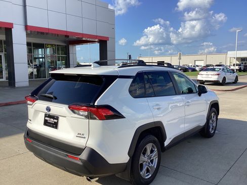 Used 2024 Toyota RAV4 XLE AWD/4WD image 7