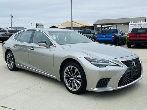 Used 2022 Lexus LS 500 AWD w/ Accessory Package (Z1) image 2