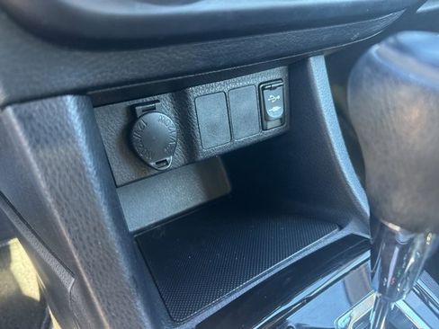 Used 2015 Toyota Corolla L image 28