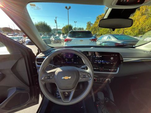 Used 2025 Chevrolet TrailBlazer LT image 30