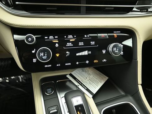 Certified 2025 INFINITI QX60 Luxe image 19