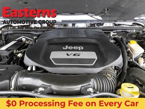 Used 2017 Jeep Wrangler Unlimited Sahara w/ Max Tow Package AWD/4WD image 7