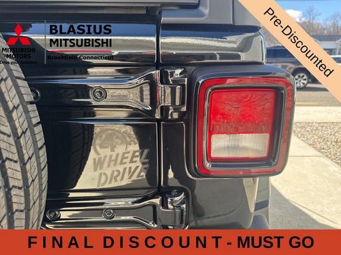 Used 2022 Jeep Wrangler Sport AWD/4WD image 14