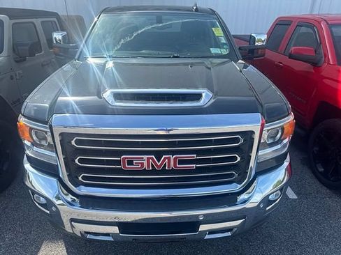 Used 2019 GMC Sierra 2500 SLT w/ Duramax Plus Package AWD/4WD image 4