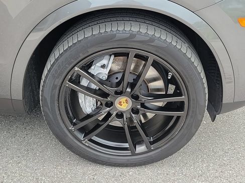 Certified 2023 Porsche Cayenne AWD/4WD image 13