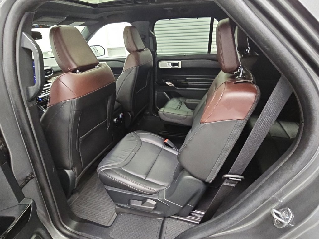 Used 2023 Ford Explorer Platinum w/ Technology Package AWD/4WD image 33