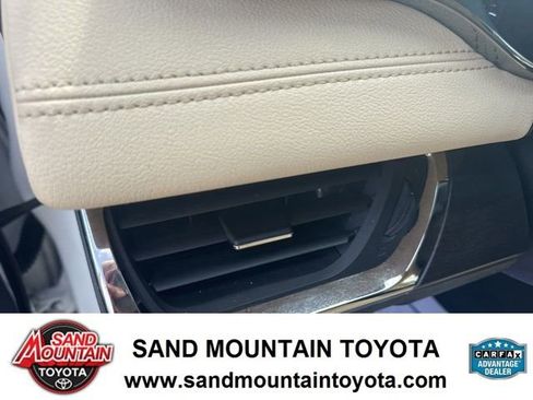 Used 2018 Toyota Avalon XLE FWD image 14