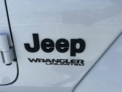 Used 2021 Jeep Wrangler Unlimited Sahara image 10