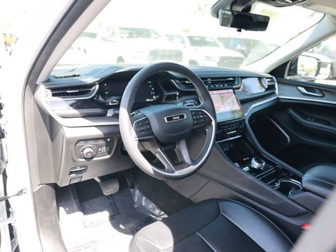 Used 2022 Jeep Grand Cherokee Limited 4xe w/ Luxury Tech Group II AWD/4WD image 16