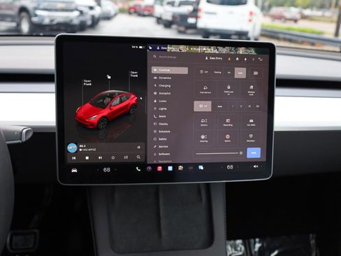 Used 2024 Tesla Model Y Long Range AWD/4WD image 8