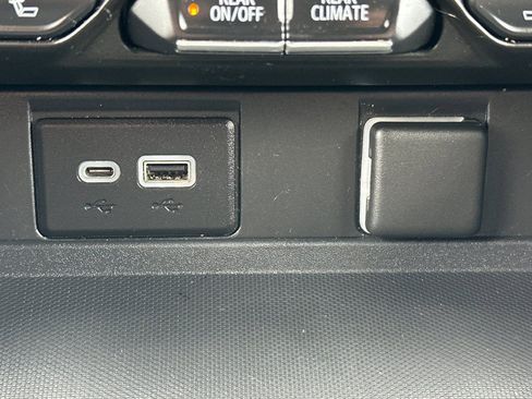 Used 2021 Chevrolet Suburban RST image 31