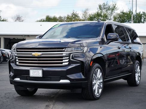 Used 2023 Chevrolet Suburban High Country AWD/4WD image 7