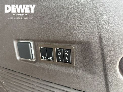 Used 2022 Chevrolet Suburban Z71 w/ Off-Road Capability Package AWD/4WD image 33