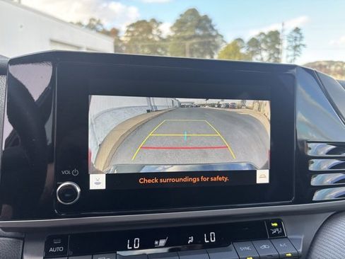 Used 2025 Toyota Camry SE image 7