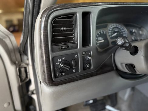 Used 2005 GMC Yukon XL Denali AWD/4WD image 22