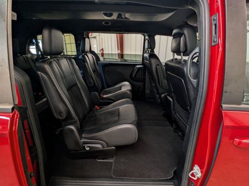 Used 2016 Dodge Grand Caravan SXT FWD image 33