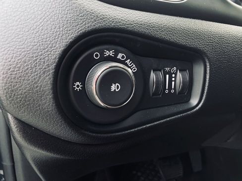 Used 2023 Jeep Renegade Latitude image 10