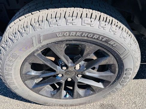 Used 2022 Jeep Wrangler Unlimited Sahara w/ Cold Weather Group AWD/4WD image 9