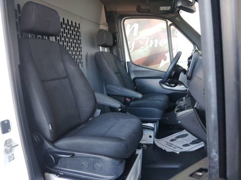 Used 2023 Mercedes-Benz Sprinter 2500 image 12