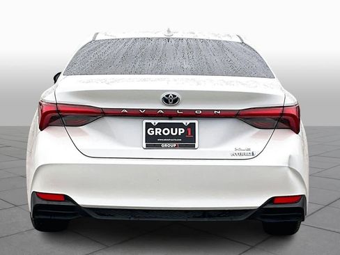 Used 2021 Toyota Avalon XLE w/ Carpet Mat Package (TMS) image 4