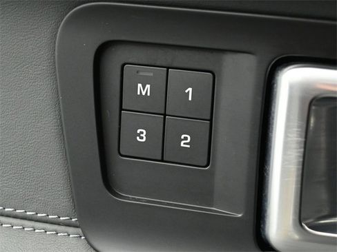 Used 2018 Land Rover Discovery Sport HSE Luxury image 40