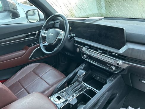 Used 2023 Kia Telluride EX w/ EX Captain's Chair Package AWD/4WD image 10