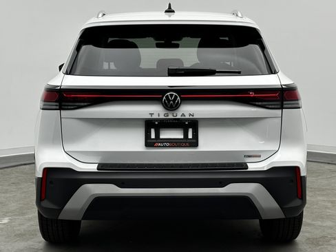 Used 2025 Volkswagen Tiguan S image 6