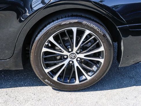 Used 2018 Toyota Camry SE FWD image 13