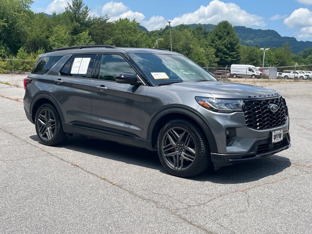 Certified 2025 Ford Explorer ST AWD/4WD image 1