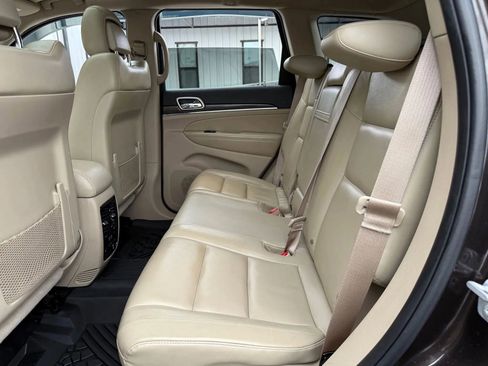 Used 2017 Jeep Grand Cherokee Limited image 20