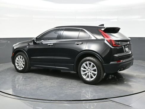 Used 2019 Cadillac XT4 Luxury w/ Cold Weather Package FWD image 4
