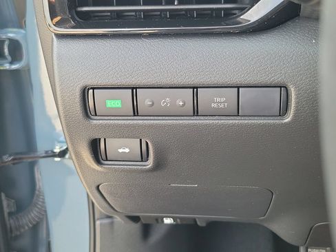 Used 2024 Nissan Sentra SV w/ SV Premium Package FWD image 21