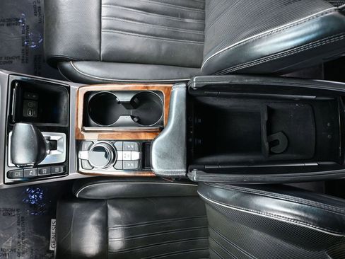 Used 2017 Genesis G90 3.3T Premium image 36