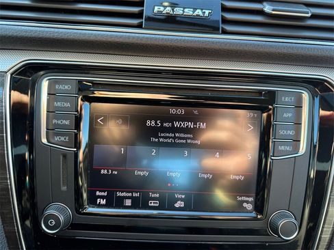 Used 2018 Volkswagen Passat 2.0T SE image 16