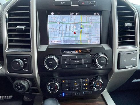 Used 2019 Ford F150 Lariat w/ Trailer Tow Package image 13