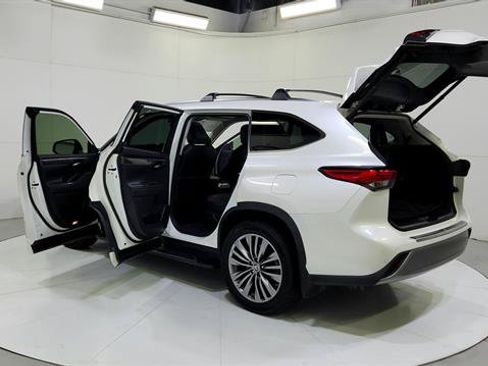 Used 2021 Toyota Highlander Platinum AWD/4WD image 31