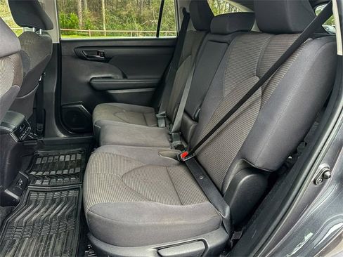 Certified 2023 Toyota Highlander LE image 27