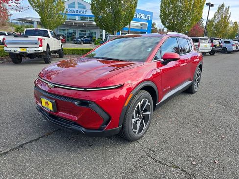 New 2026 Chevrolet Equinox EV LT image 2