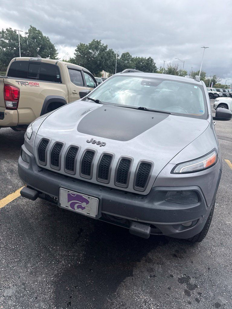 Used 2016 Jeep Cherokee Trailhawk w/ Comfort/Convenience Group AWD/4WD image 1
