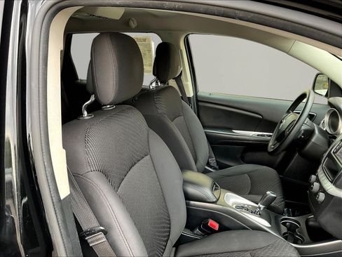 Used 2017 Dodge Journey SXT w/ Comfort/Convenience Group FWD image 27