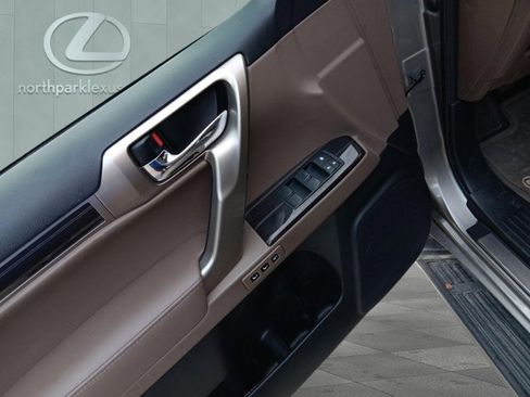 Used 2020 Lexus GX 460 Premium w/ Premium Package image 10