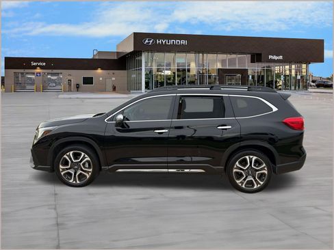 Used 2023 Subaru Ascent Touring AWD/4WD image 2