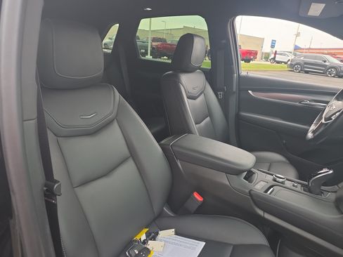 Used 2023 Cadillac XT5 Luxury FWD image 9
