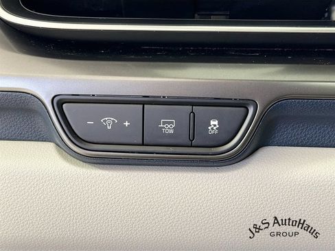 Used 2025 Kia Carnival SX w/ SX Dark Edition Package FWD image 10