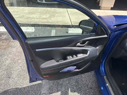 Used 2022 Genesis G70 2.0T RWD image 19
